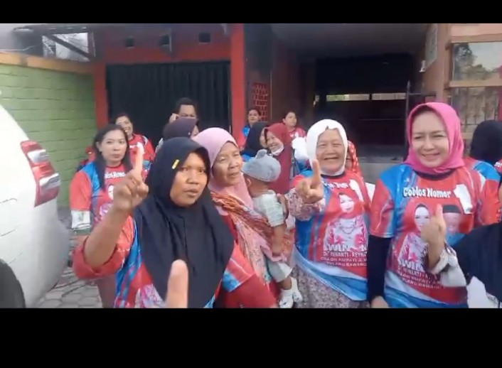 Mantap Teriakan Emak – emak Kampung Tunggal Warga menggema di Acara Sosialisasi Tim pemenangan Win-nata