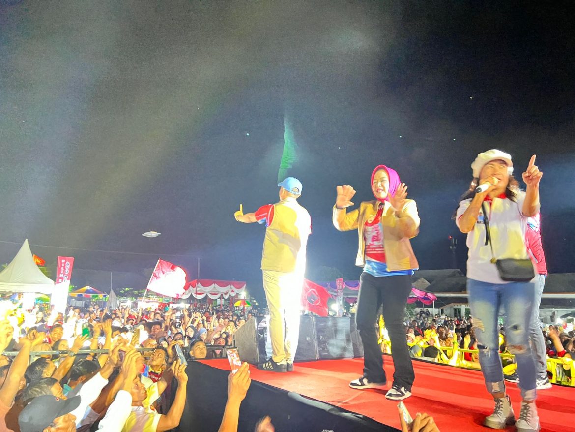 Konser Bertajuk Riang Gembira BMW Paslon 01 Win-Nata Dihadiri Puluhan Ribu Warga Tulang bawang