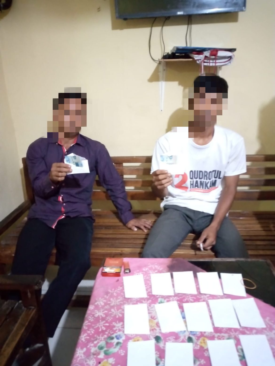 Masa Tenang Pilkada Tulang Bawang, Beredar Video Diduga Tim Paslon 02 Qudrotul-Hankam Bagikan Uang