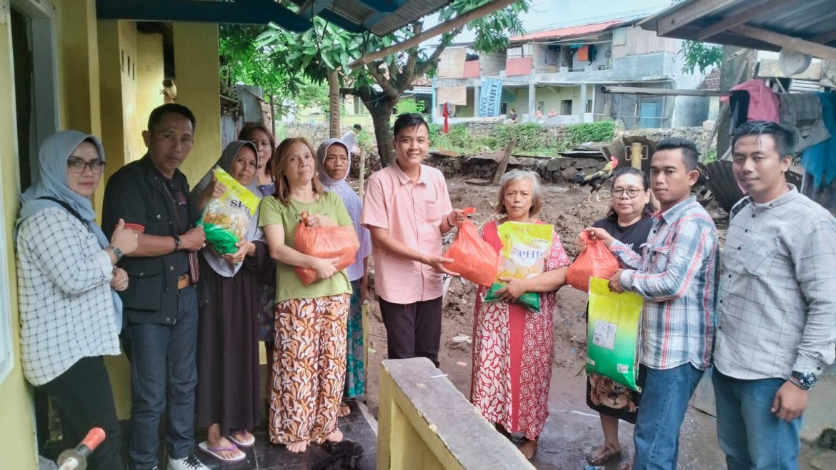 Lampung Media Company(LMC) Salurkan Bantuan Bagi Korban Terdampak Banjir