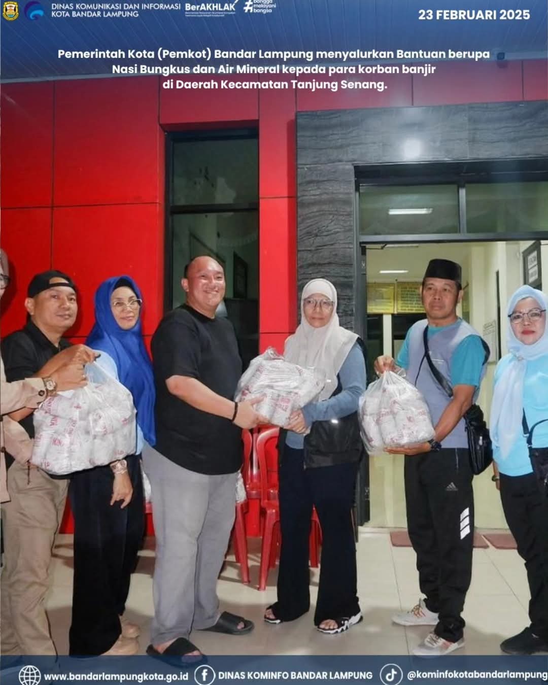 Pemkot Lampung Beri Bantuan Nasi Bungkus Air Mineral Untuk Korban Banjir