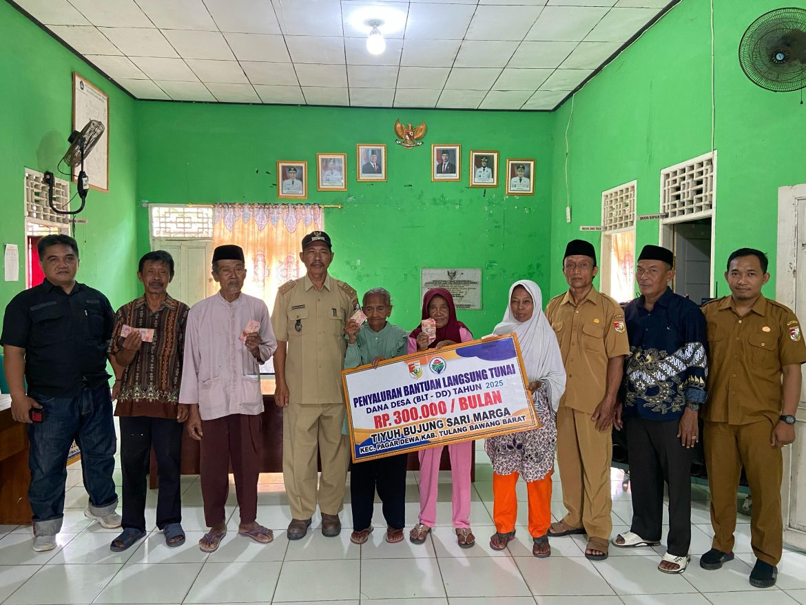 Tiyuh Bujung Sari Marga Salurkan BLT DD Sebanyak 25KPM