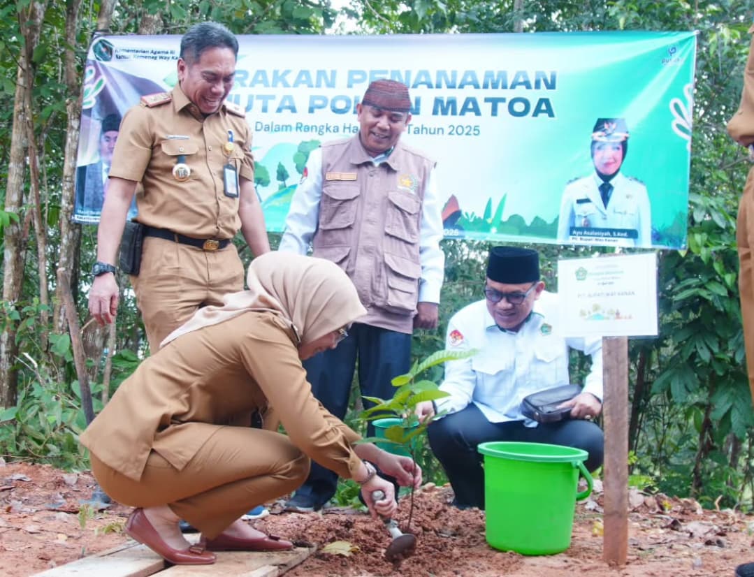 Bupati Way Kanan Peringati Hari Bumi Sedunia Tanam Sejuta Pohon