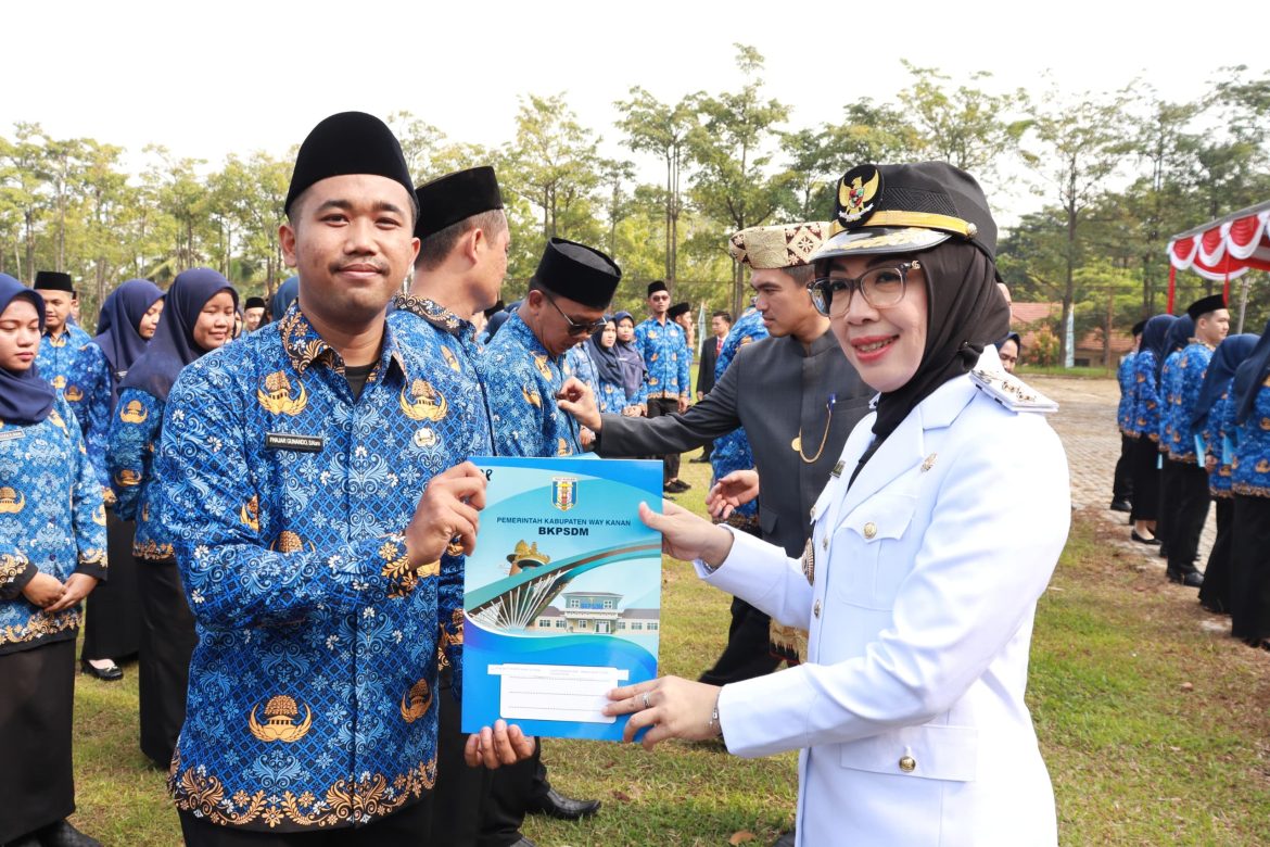 Pemkab Way Kanan Peringati Hari Jadi Ke 26 Dengan Upacara Serta Penyerahan SK CPNS Formasi Tahun 2024