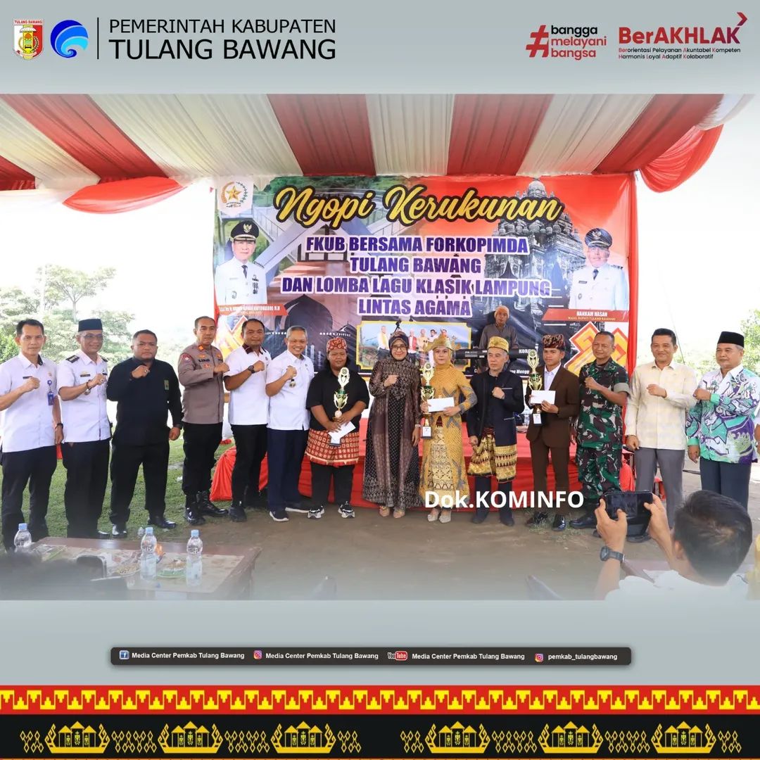 Ketua Tim Penggerak PKK Kabupaten Tulang Bawang, Ibu Herlinawati Qudrotul, S.H., menghadiri sekaligus membuka secara resmi acara Lomba Lagu Klasik Lampung Lintas Agama yang digelar di Taman Cakat Raya.