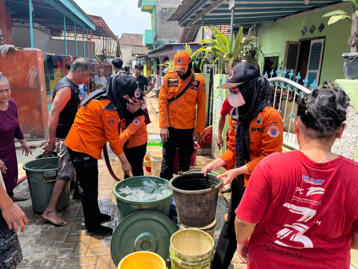 Pemkot Salurkan Bantuan Air Bersih di Panjang Utara