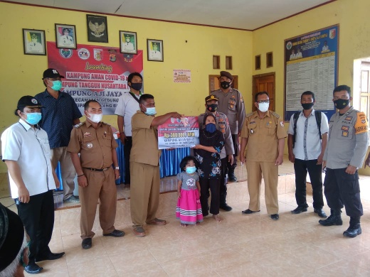 Kakam Aji Jaya KNPI Salurkan BLT Tahap Pertama