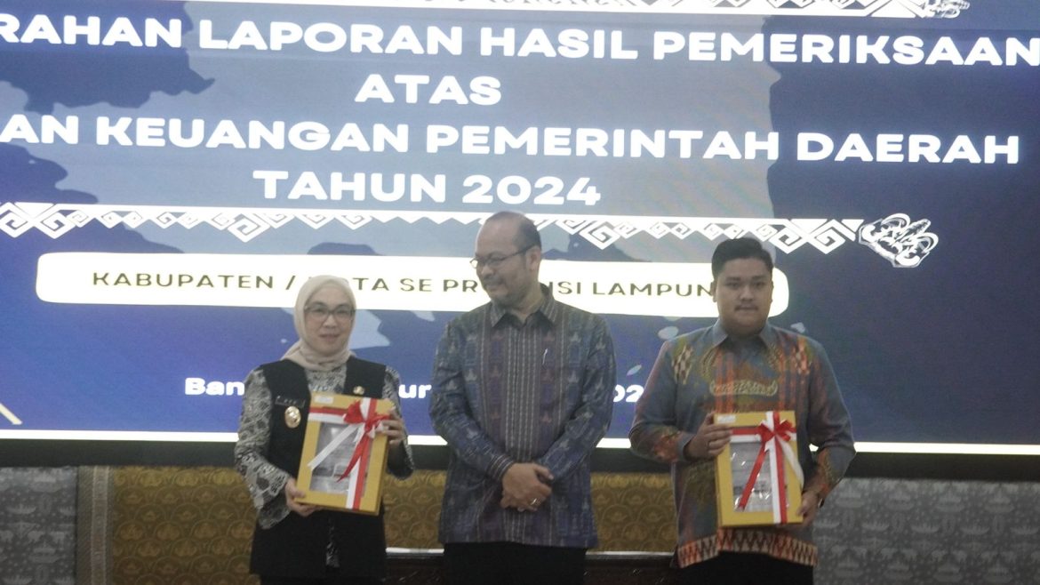 Pelaksana Tugas (Plt) Bupati Way Kanan, Ayu Asalasiyah, S.Ked menghadiri Acara Penyerahan Laporan Hasil Pemeriksaan (LHP) Atas Laporan Keuangan Pemerintah Daerah (LKPD) Tahun 2025