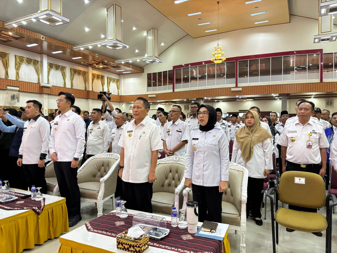 Bupati Way Kanan, Ayu Asalasiyah, S.Ked., bersama Kepala Dinas Koperasi dan UKM serta Kepala Dinas Pemberdayaan Masyarakat dan Kampung menghadiri acara Peluncuran dan Dialog Percepatan Pembentukan Koperasi Desa/Kelurahan Merah Putih