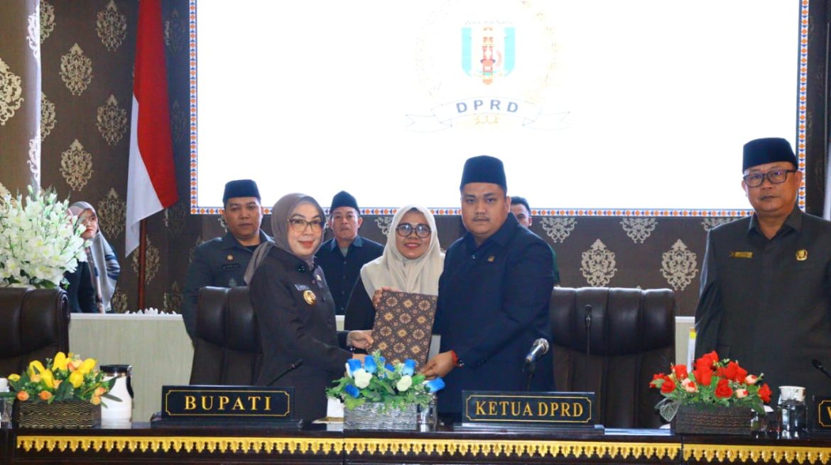 Ayu Asalasiyah, S.Ked menghadiri Rapat Paripurna DPRD Kabupaten Dalam Rangka Penyampaian Rancangan Peraturan Bencara (RAPERDA) Tentang Pertanggungjawaban Pelaksanaan APBD Tahun Anggaran 2024