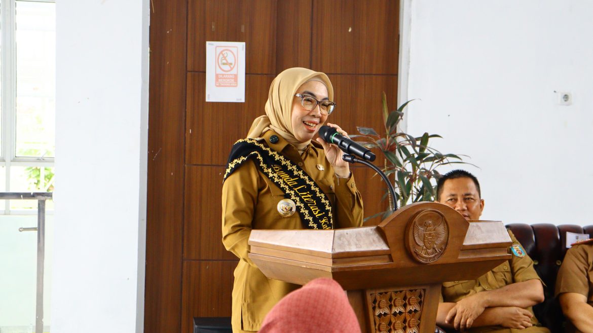 Ayu Asalasiyah, S.Ked., yang juga Bunda Literasi Kabupaten Way Kanan Hadiri Sekaligus Membuka Secara Resmi kegiatan Bimbingan Membaca Nyaring Bagi Guru, Orang Tua