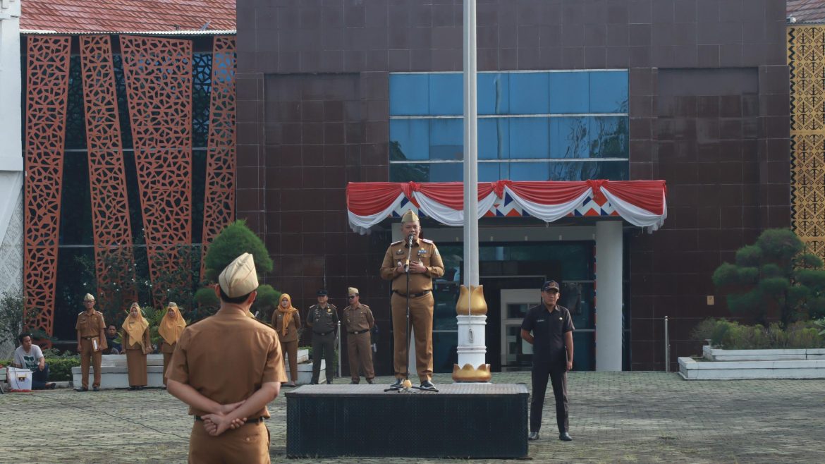 Sekretaris Daerah  Way Kanan Machiavelli Herman Tarmizi, S.STP., M.Si.Pimpin Upacara Mingguan