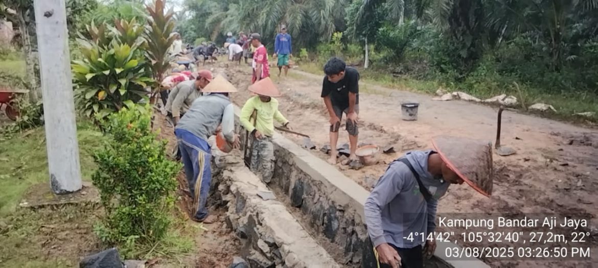 Pemerintah Kampung Bandar Aji Jaya Sukses Bangun Drainase Menggunakan Dana Desa masyarakat Berikan Apresiasi